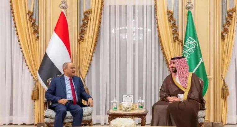 لماذا تأخر رئيس الوزراء "بن بريك" في العودة إلى عدن؟...صرف المرتبات وبشائر انفراجة