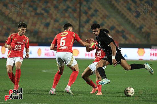 الأهلى يهزم البنك الأهلى بقاضية وسام أبو على ويقترب من حسم لقب الدورى.. صور