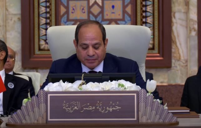 "السيسي من قمة بغداد".. لا سلام دون دولة فلسطينية.. ومؤتمر دولي لإعمار غزة بعد وقف العدوان