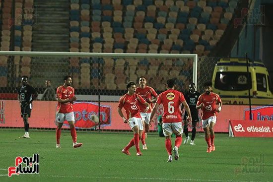 الأهلى يهزم البنك الأهلى بقاضية وسام أبو على ويقترب من حسم لقب الدورى.. صور