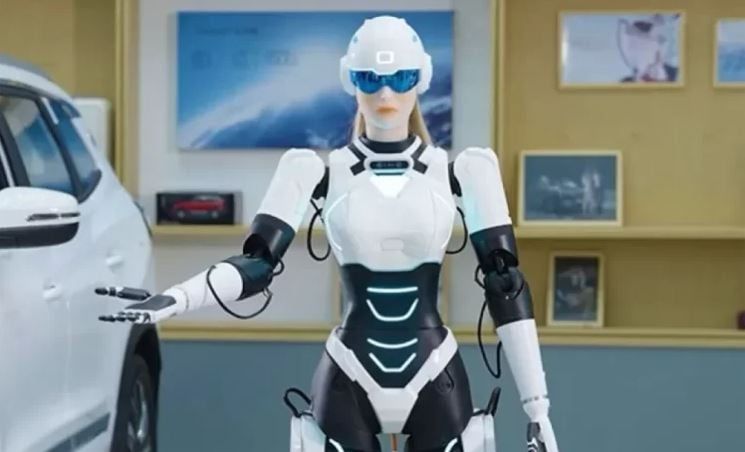 تكنولوجيا: وكالة سيارات صينية تُطلق روبوت بشرى للتواصل مع جيل الشباب.. فيديو