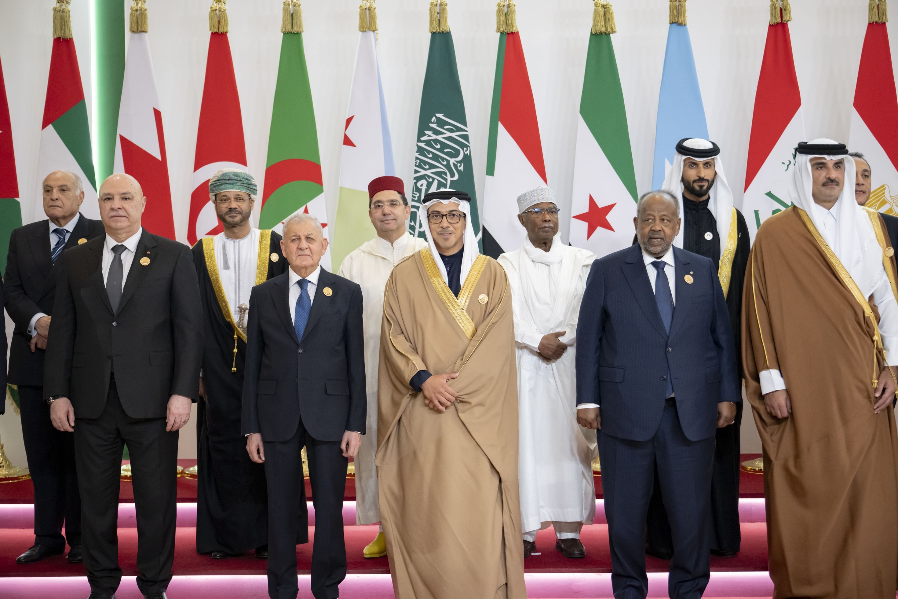 الامارات | نيابة عن رئيس الدولة..منصور بن زايد يشارك في القمة العربية التي بدأت أعمالها في بغداد