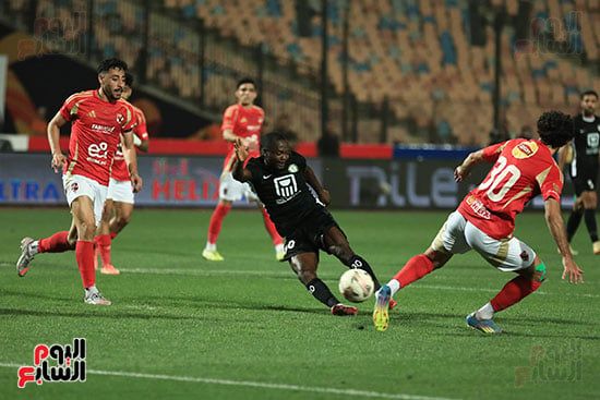 الأهلى يهزم البنك الأهلى بقاضية وسام أبو على ويقترب من حسم لقب الدورى.. صور