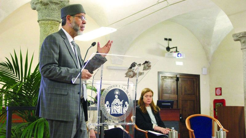 الامارات | مجمع اللغة العربية بالشارقة يستعرض مبادراته في ميلان