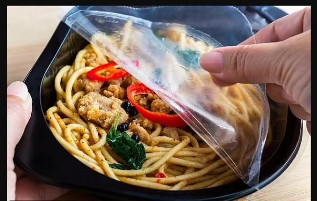 تحذير من حفظ الأطعمة في هذه العبوات البلاستيكية.. تسبب أمراضا خطيرة