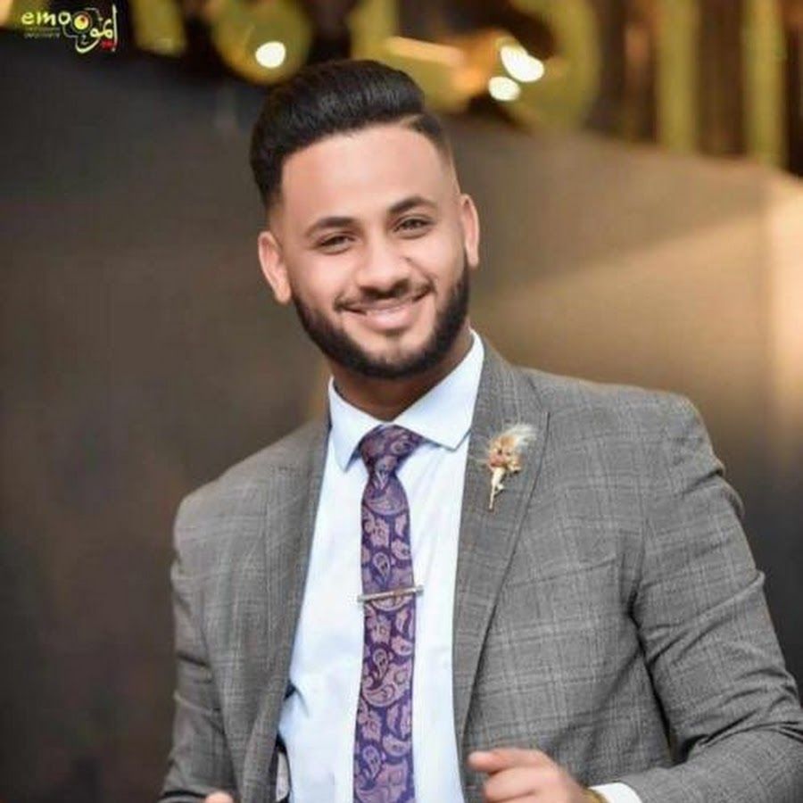 شاهد بالفيديو.. مواطن سعودي يقتحم حفل للفنان السوداني عثمان بشة بالقاهرة.. يتفاعل بالرقص ويطلق “الزغاريد” وسط ضحكات المطرب والحاضرين