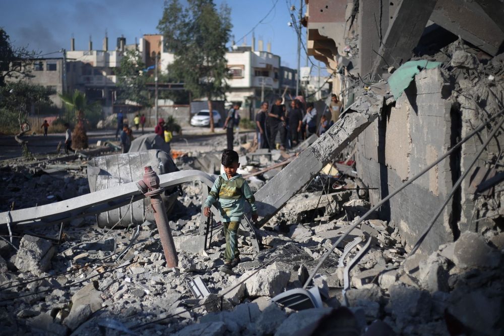 استشهاد 44 فلسطينيًا في قصف للاحتلال على وسط وجنوب غزة