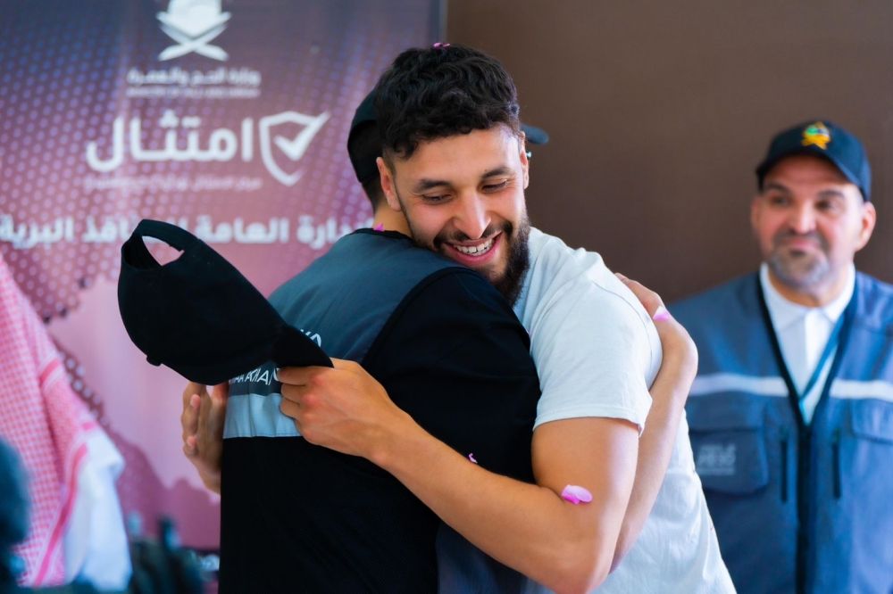 نموذج ملهم.. شاب بلجيكي يقطع آلاف الكيلومترات على دراجة لأداء الحج