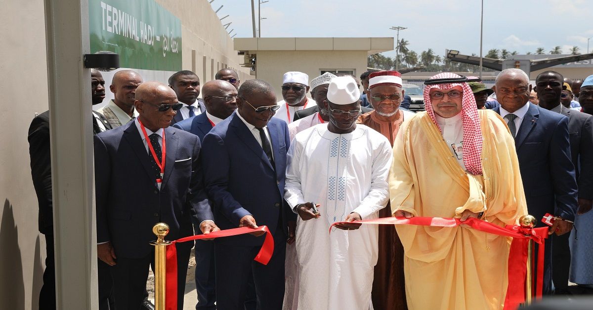 مغادرة أولى رحلات المستفيدين من مبادرة “طريق مكة”من جمهورية كوت ديفوار متجهة إلى المملكة عبر صالة المبادرة في مطار أبيدجان الدولي