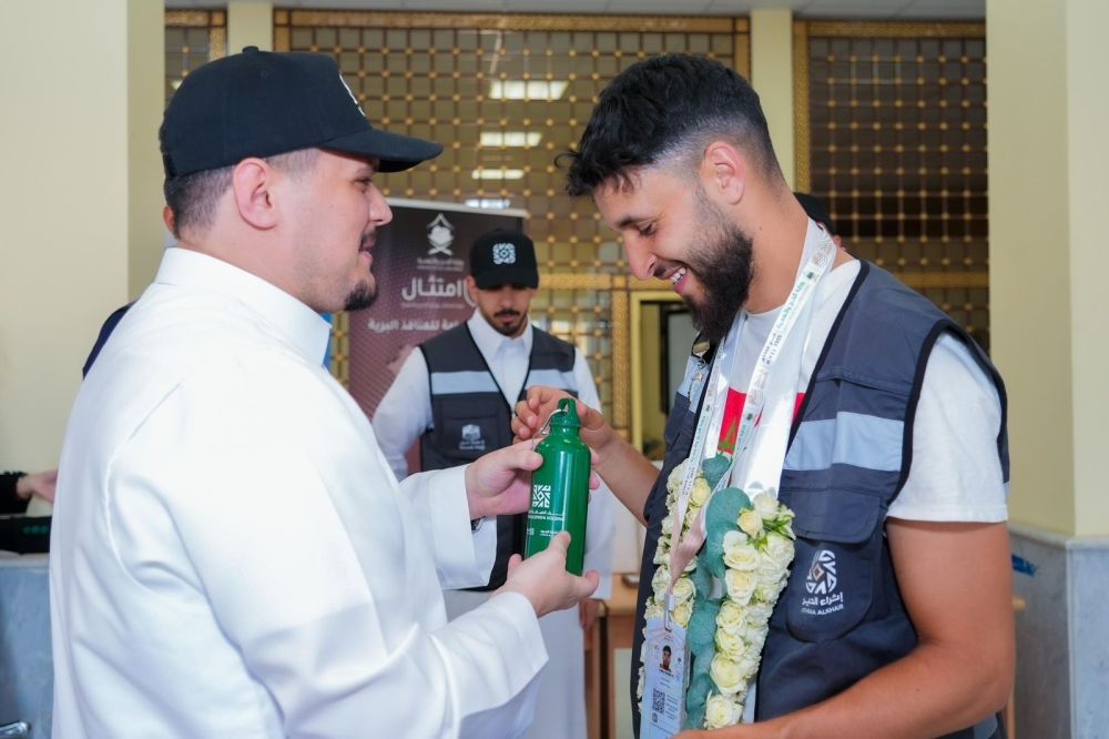 نموذج ملهم.. شاب بلجيكي يقطع آلاف الكيلومترات على دراجة لأداء الحج