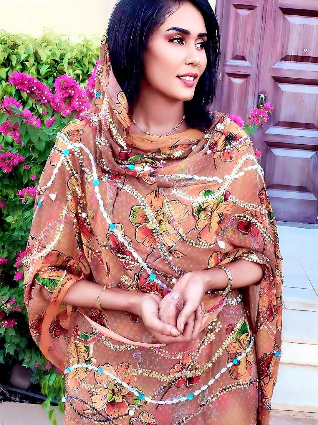 شاهد بالفيديو.. الفنانة السودانية إيمان أم روابة تشعل حفل زواج بصعيد مصر وتطرب الجمهور بأغنياتها الشهيرة