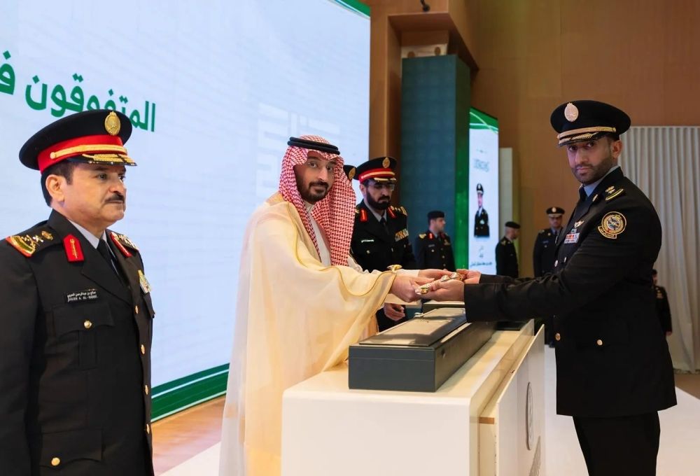 وزير الحرس الوطني يرعى حفل تخريج دفعتين من برنامج القيادة والدراسات المتقدمة