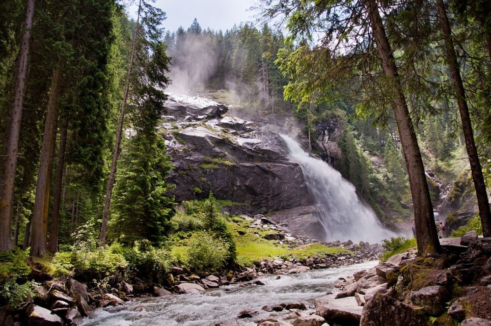 بعد أمطار غزيرة.. الصين تحذر من السيول وتوقف حركة القطارات