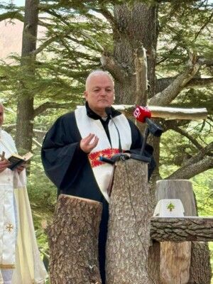 الأب جوني سابا أعلن خلال يوم للإعلاميين في غابة أرز الربّ عن إطلاق مشروع فيلم ضخم عن الفينيقيين من هوليوود