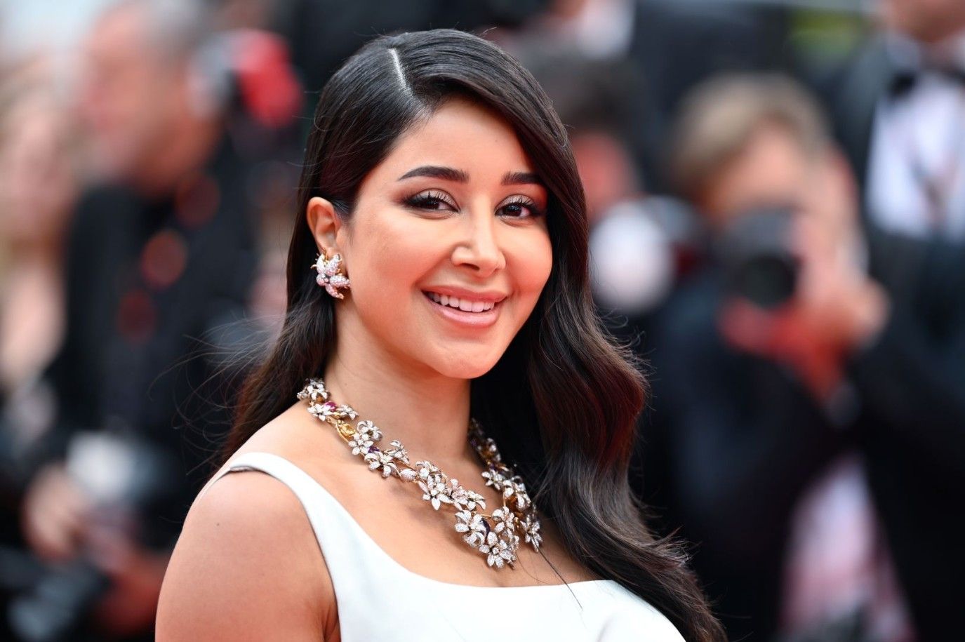 مهرجان كان السينمائي 2025: بصمة جمالية متألقة للنجمات والمدونات السعوديات