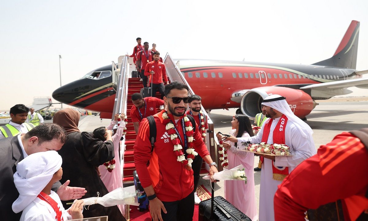 الامارات | استقبال "ملك آسيا" في مطار الشارقة الخاص بعد عودته باللقب التاريخي الأول