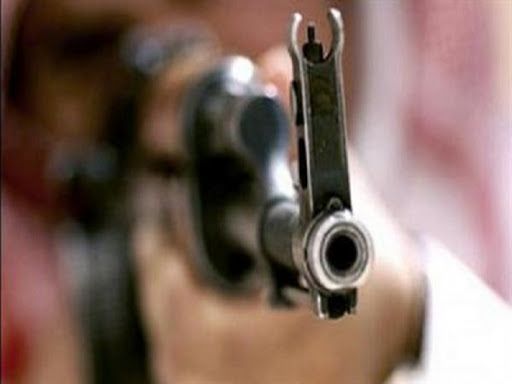 جريمة أسرية تهز محافظة حجة.. مقتل شاب على يد شقيقه وسط سوق شعبي