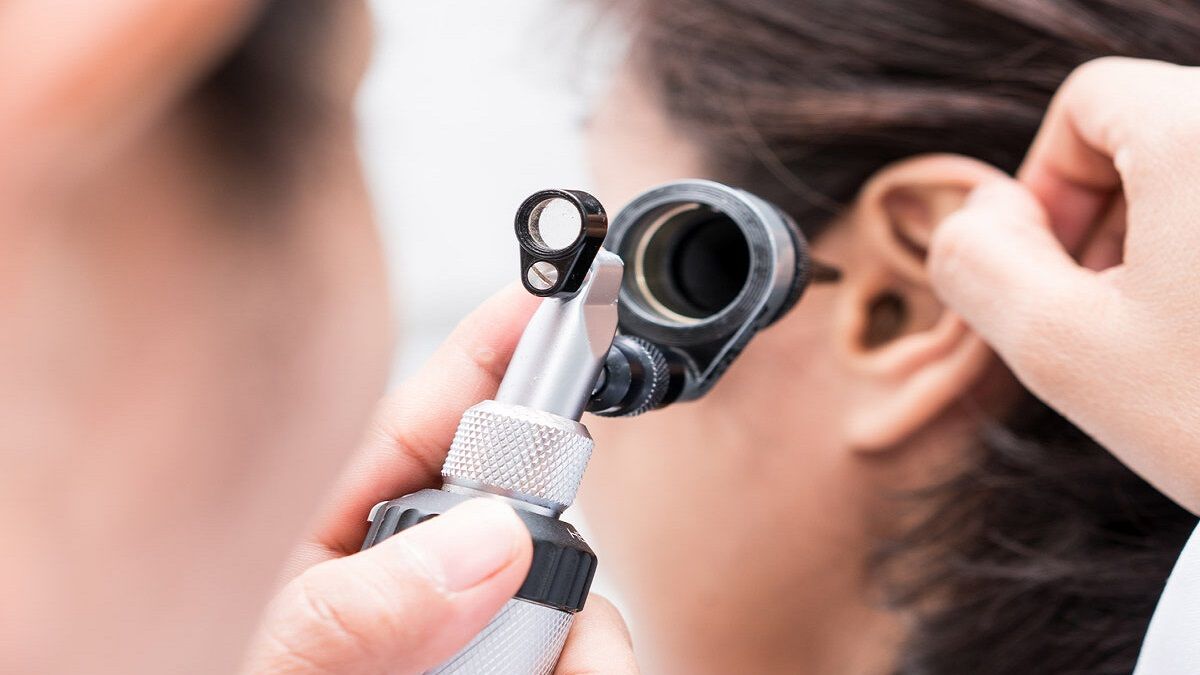 الامارات | ضعف حاسة السمع.. 6 أعراض تدق ناقوس الخطر