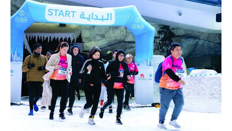 الامارات | 700 عدّاء يشاركون في سباق دبي للجري الثلجي