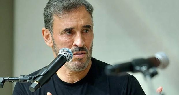 كاظم الساهر يعلّق على اللوك الجديد: “والله ما مساوي شي!”