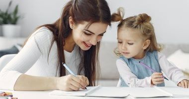 إزاى تدعم ابنك خلال فترة الامتحانات.. 5 نصائح للآباء والأمهات