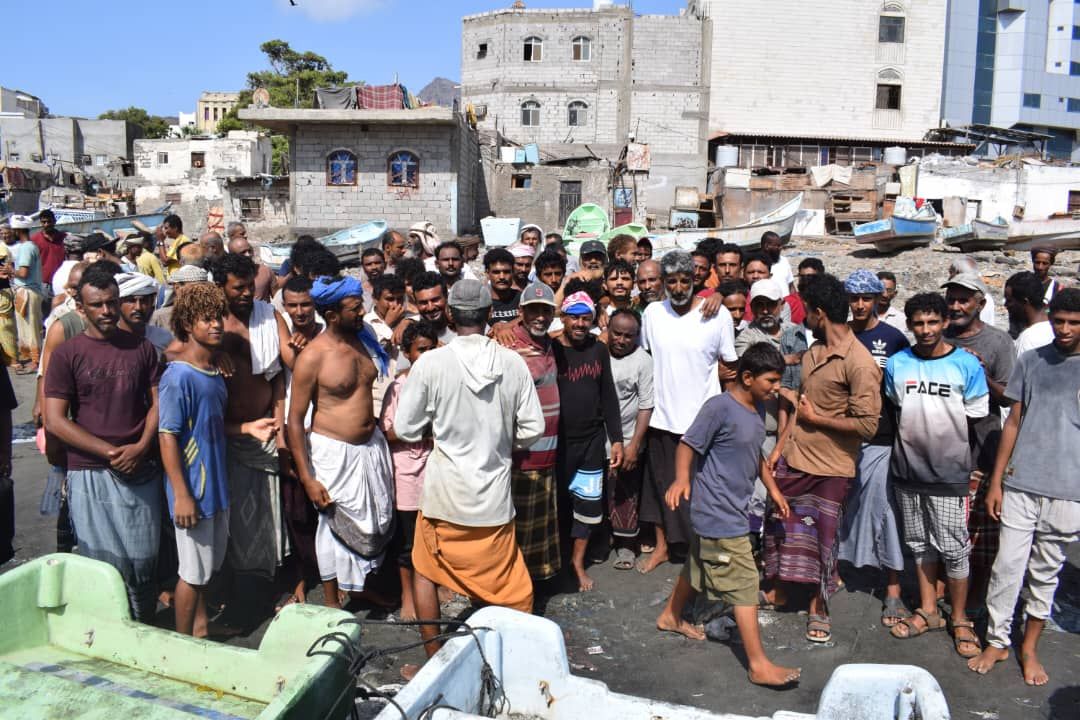 عدن.. صيادو صيرة يرفضون محاولات السطو على مرسى القوارب ومنازلهم