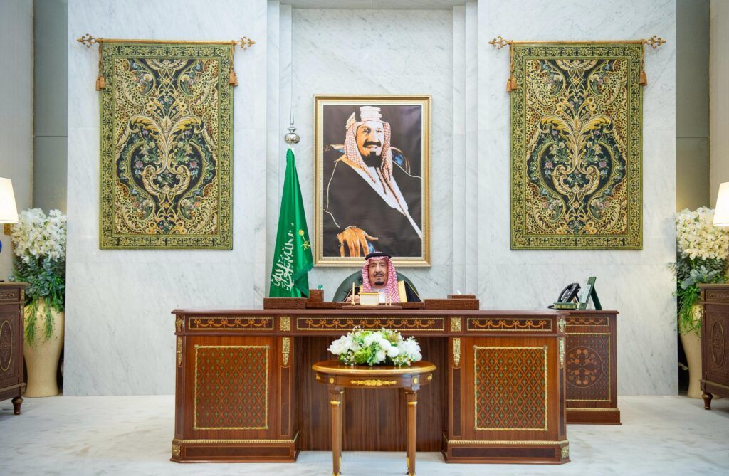 السعودية | أمام خادم الحرمين الشريفين.. أصحاب السمو الأمراء يؤدون القسم عقب صدور الأوامر الملكية بتعيينهم في مناصبهم الجديدة