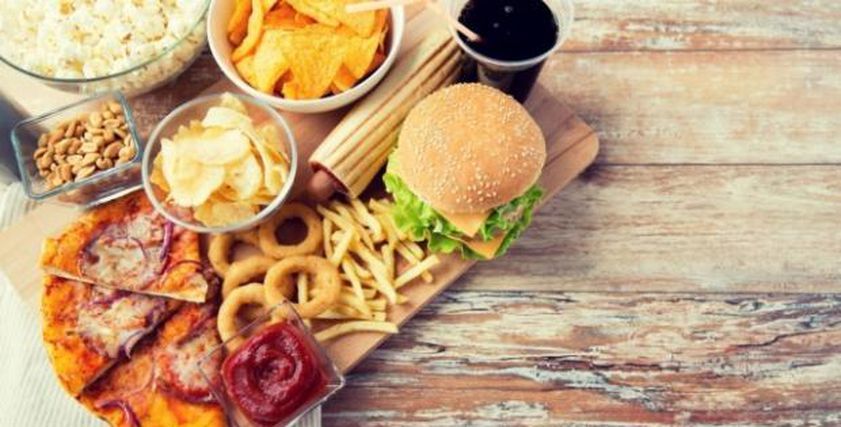 دراسة توضح.. لماذا ترتبط الأطعمة المصنعة بالاكتئاب والتوحد؟