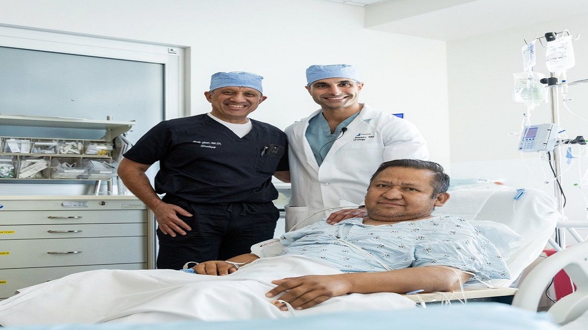 الامارات | لحظة تاريخية في عالم الطب.. نجاح أول زراعة مثانة بشرية بالعالم