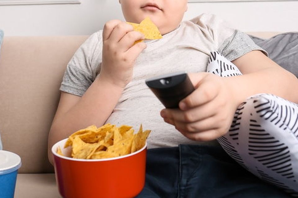 الامارات | كيف تؤثر 5 دقائق من الإعلانات في سمنة الأطفال؟