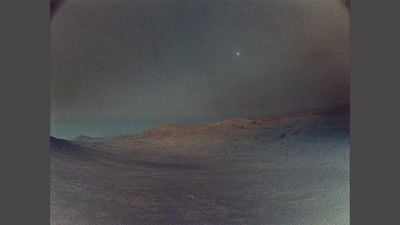 تكنولوجيا: برسيفيرانس تلتقط صورة فجرية لقمر ديموس فى سماء المريخ