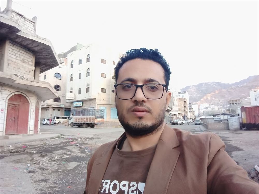 لن تصدق السبب...صحفي يمني يكشف عن تلقيه تهديدات من شخصيات مقربة من عضو في المجلس الرئاسي "شاهد"