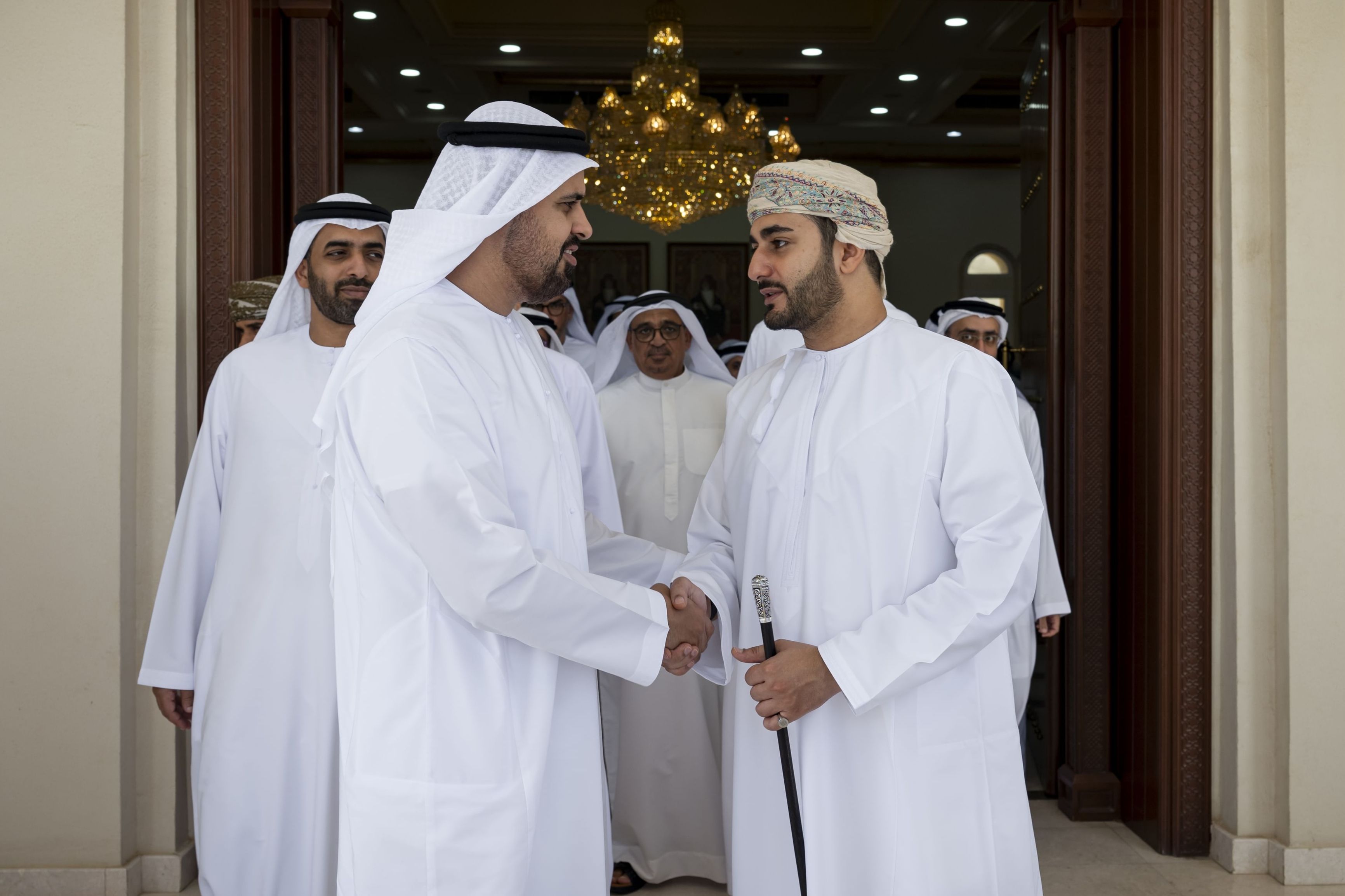 الامارات | ذياب بن محمد ينقل تعازي رئيس الدولة إلى سلطان عمان في وفاة والدة السيدة الجليلة