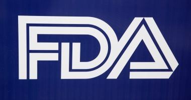 الـ"FDA" تقصر لقاحات الكورونا على كبار السن فى الولايات المتحدة