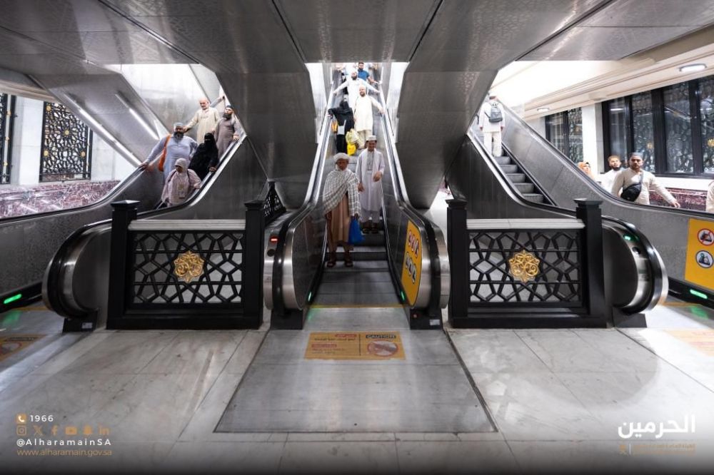 أكثر من 220 سلّمًا و29 مصعدًا تخدم 200 ألف قاصد في المسجد الحرام
