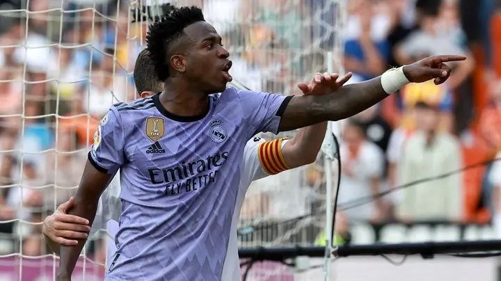 الامارات | السجن لـ 5 مشجعين أهانوا لاعب ريال مدريد فينيسيوس.. "جريمة كراهية"