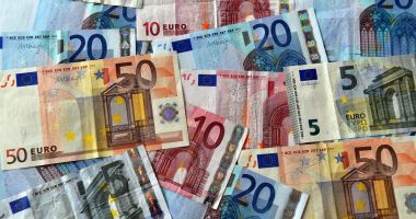 سعر اليورو اليوم الأربعاء 21 مايو 2025 أمام الجنيه بمنتصف التعاملات بالبنوك