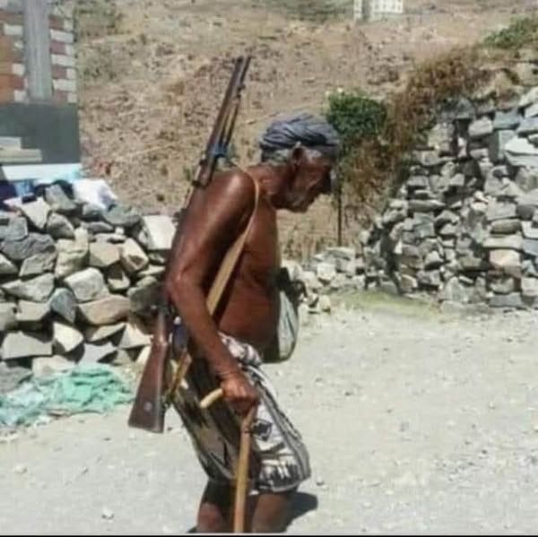 محافظًا على إرث الأجداد... رحيل آخر حميري أصيل "شاهد"