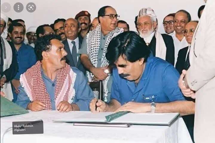 نشر صورة صالح برفقة البيض ...قائد الجيش يتحدث عن الوحدة اليمنية بكلمات لاول مرة