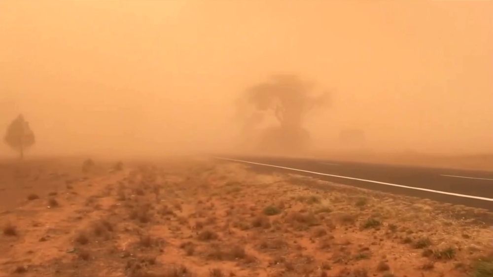 الأماكن والمواعيد.. أتربة مثارة على أجزاء من الرياض