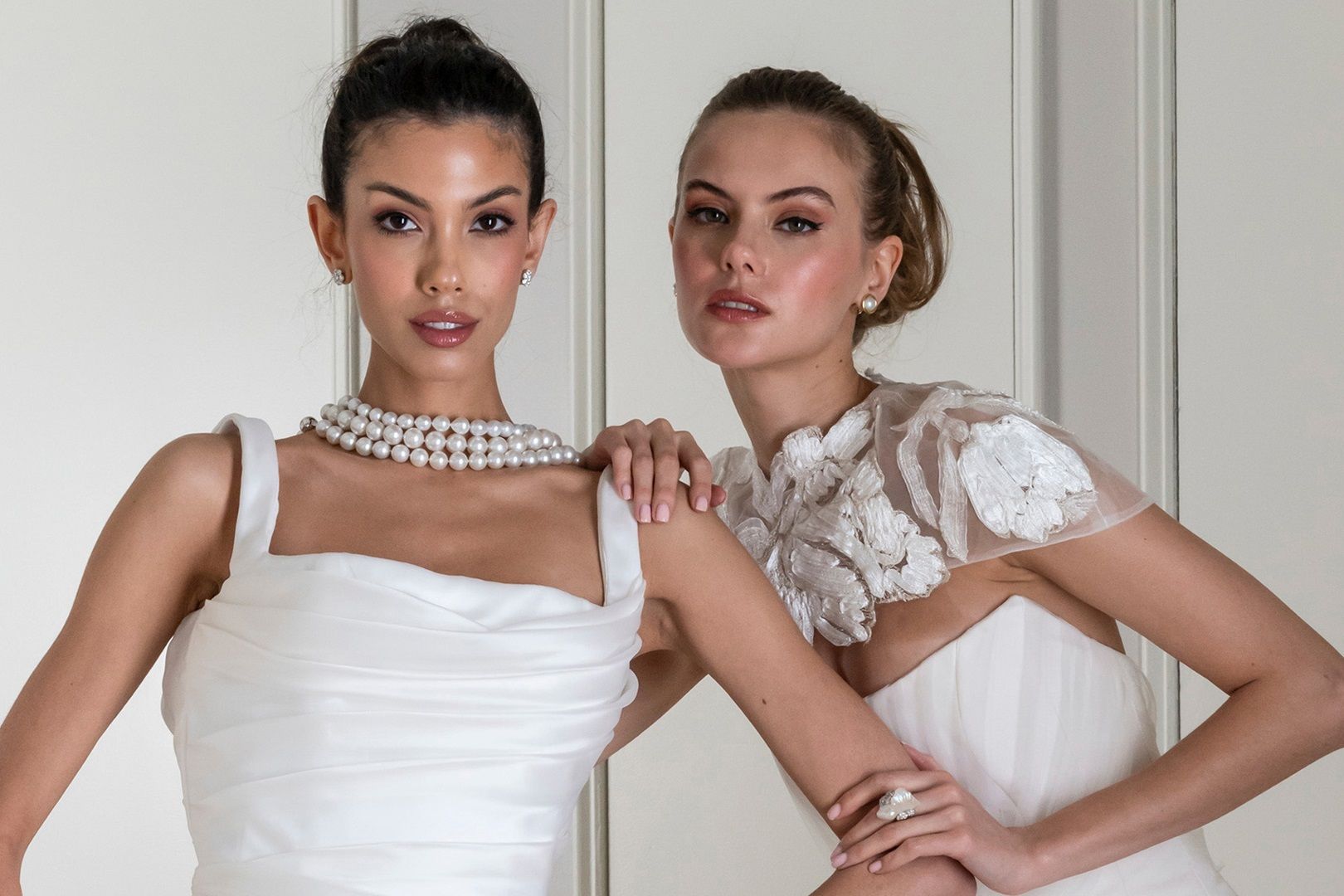 مكياج عروس صيفي يدوم طويلاً رغم الرطوبة والحرارة في يوم الزفاف الطويل