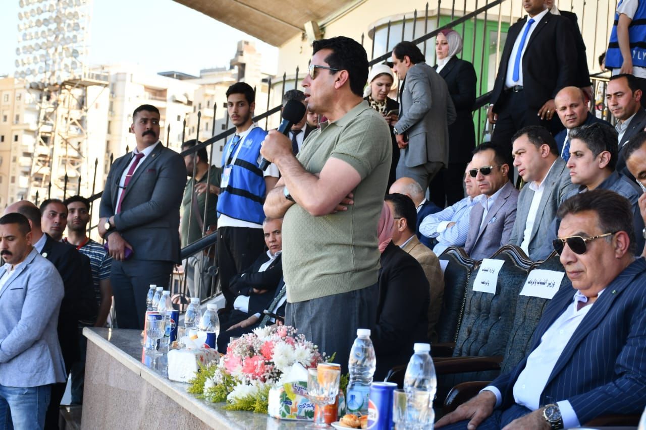 وزير الرياضة ومحافظ الدقهلية يفتتحان أول مرحلة فى تطوير استاد المنصورة