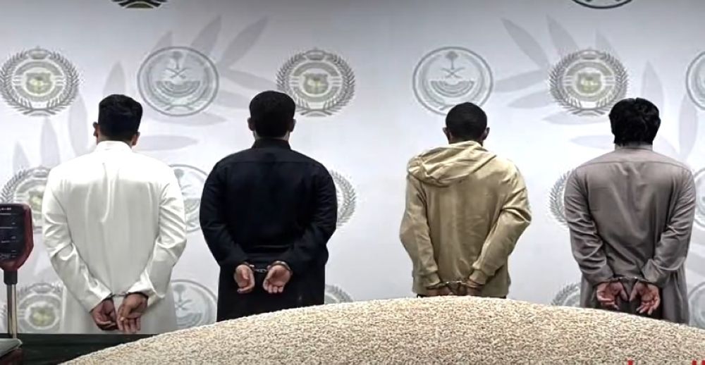 الرياض.. ضبط 1.5 مليون قرص من مادة الإمفيتامين المخدر مخبأة في شحنة طاولات