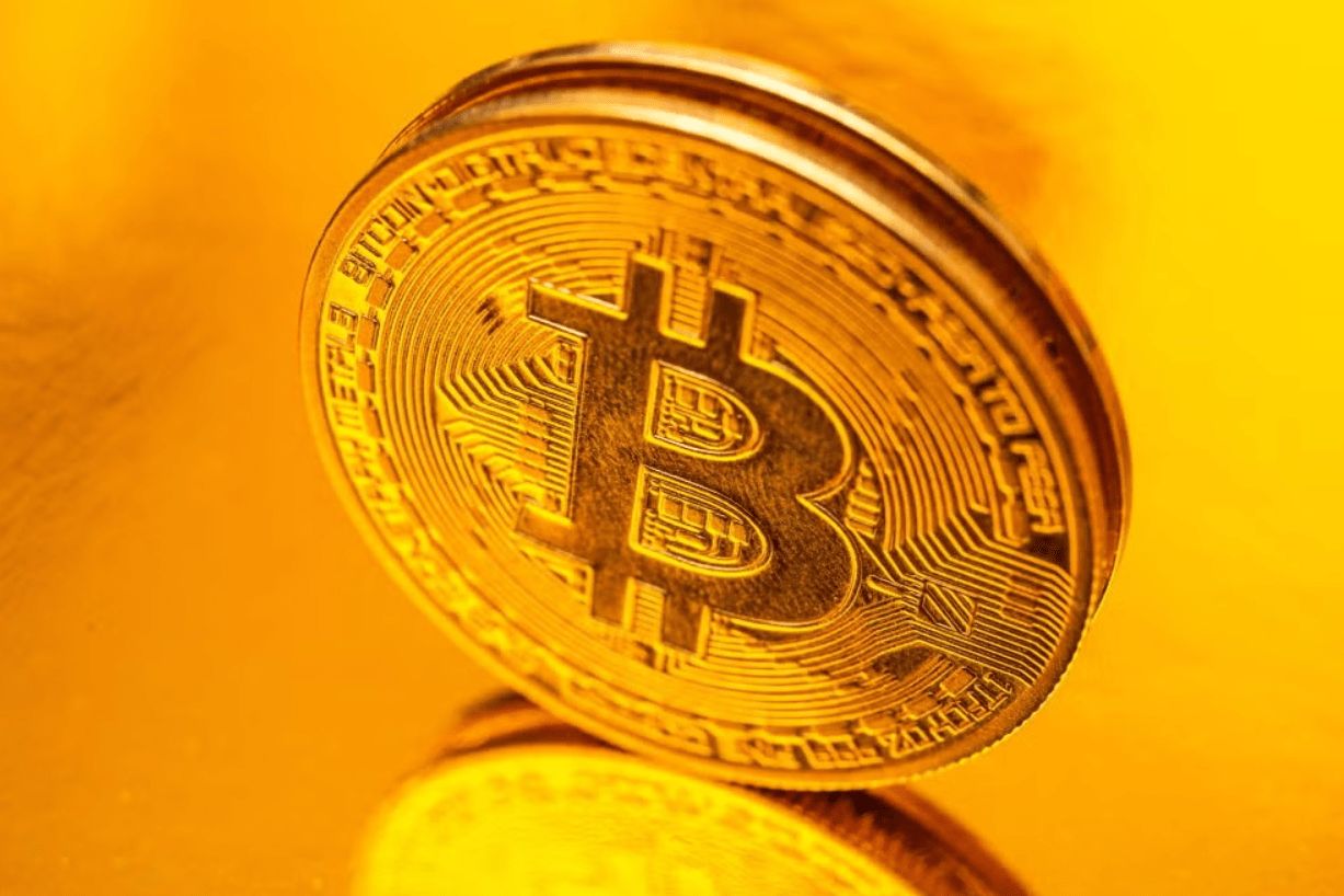 البيتكوين خامس أكبر أصل عالمي رغم التراجع الطفيف