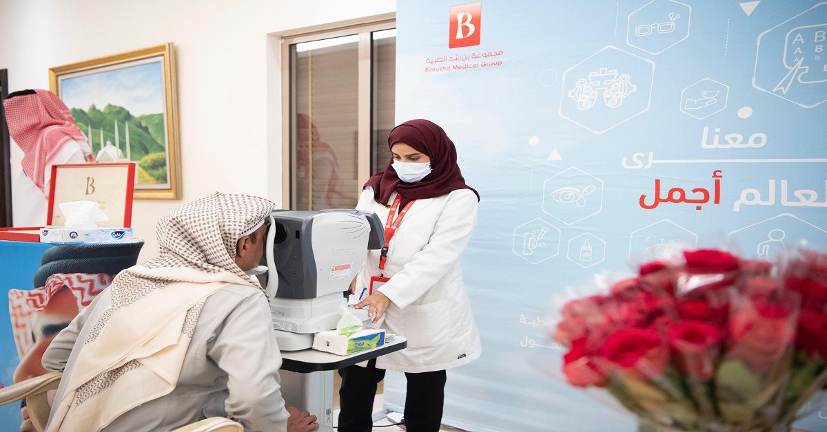 الاتصال المؤسسي بإمارة مكة ينفذ مبادرة للكشف على العيون