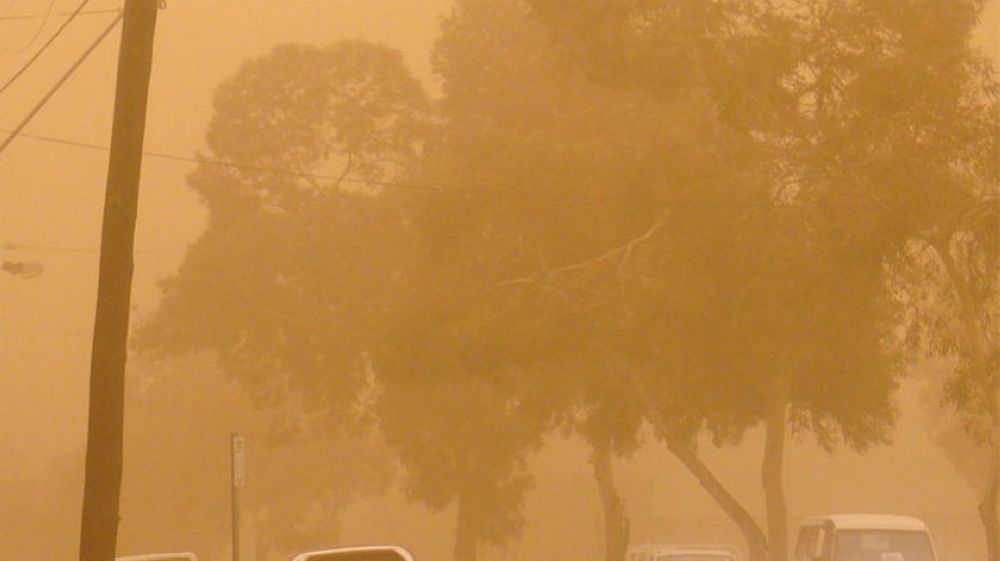 الأماكن والمواعيد.. عوالق ترابية وأتربة مثارة على أجزاء من الرياض