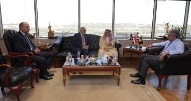 بحث ترتيبات استضافة القاهرة لمؤتمر "دور المصارف في تنمية السياحة العربية"