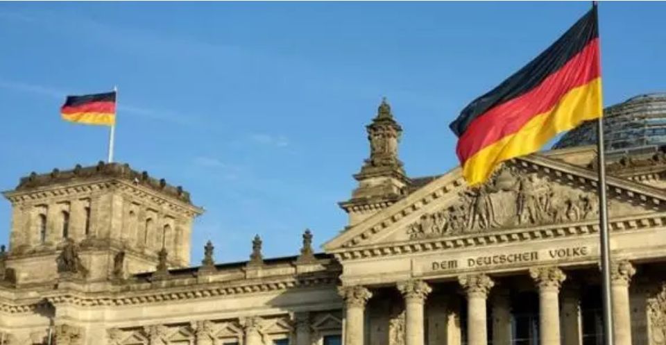 السلطات الألمانية تعلن القبض على عنصر للحوثيين قاتل في جبهات مأرب