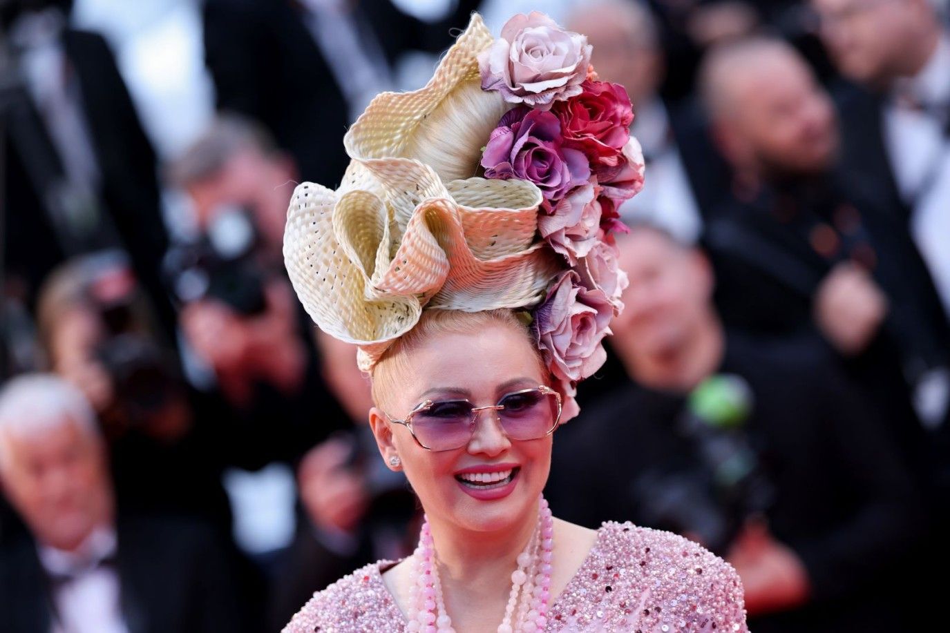 مهرجان كان السينمائي 2025: أغرب صيحات جمالية اعتمدتها النجمات على السجادة الحمراء