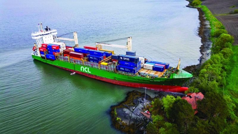 الامارات | سفينة تقتحم منزل رجل نرويجي.. ولم يستيقظ